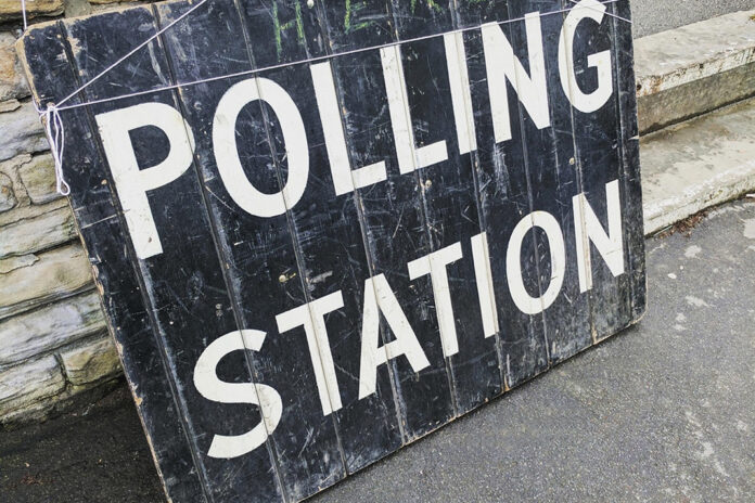polling-station-2643466_1280 1 (1)
